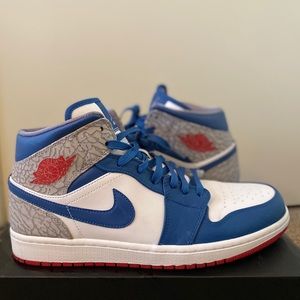Air Jordan 1 Retro Mid True Blue